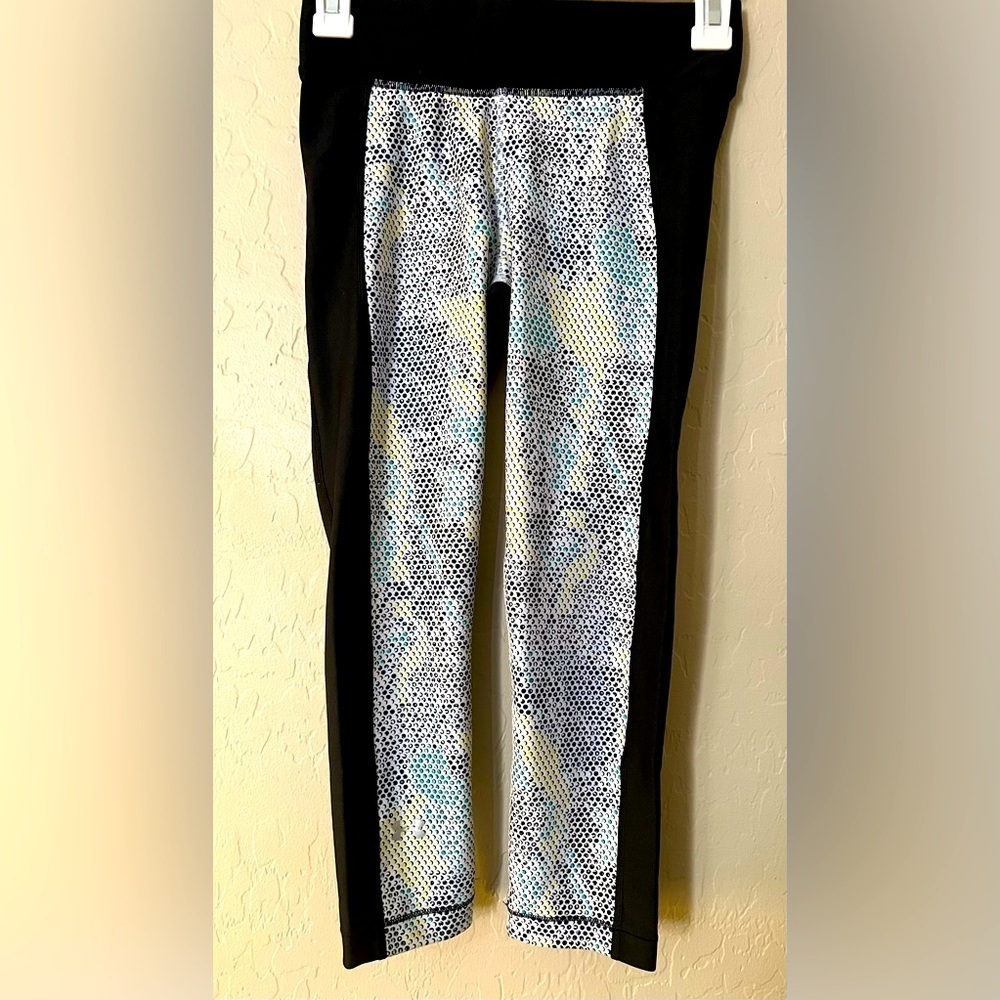 NWOT UNDER ARMOUR Heat Gear Women’s Compression Sport Leggings- Size Small